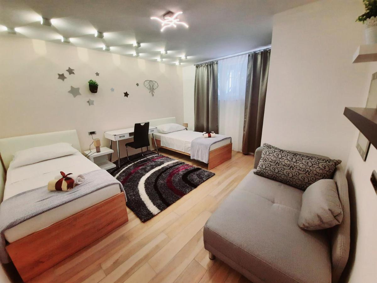 Split Symphony Garden: Modern, New Apartment Eksteriør bilde
